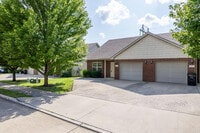 Building Photo - 601 Glenstone Dr