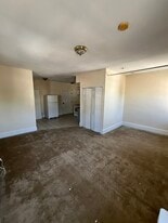 Building Photo - 112 W Salaignac St