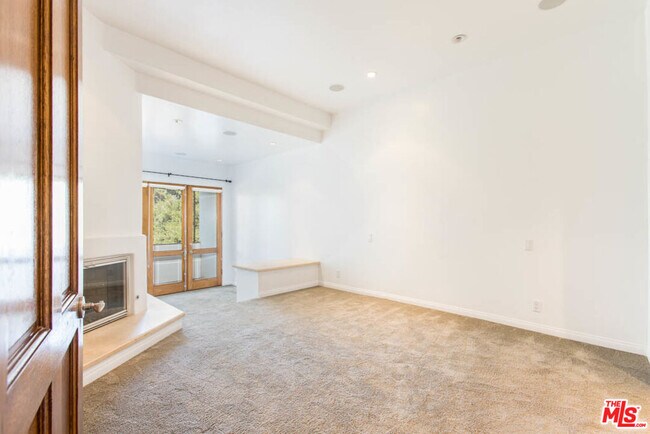 Building Photo - 15500 Sunset Blvd