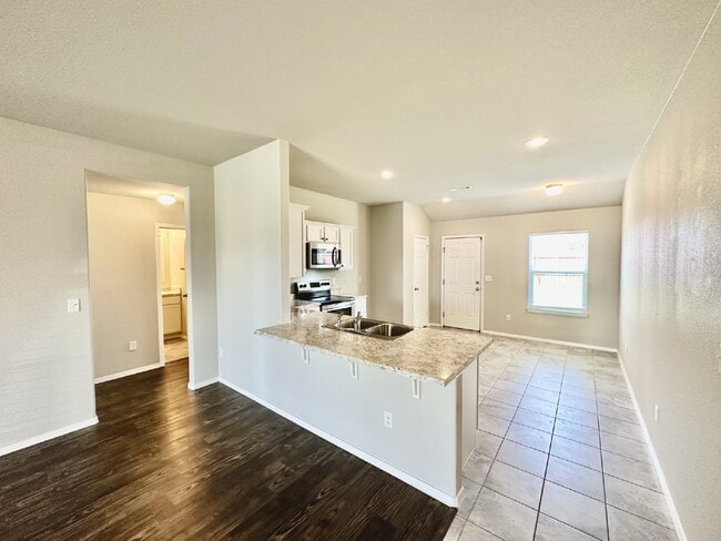 Building Photo - 1600 Scotland Dr