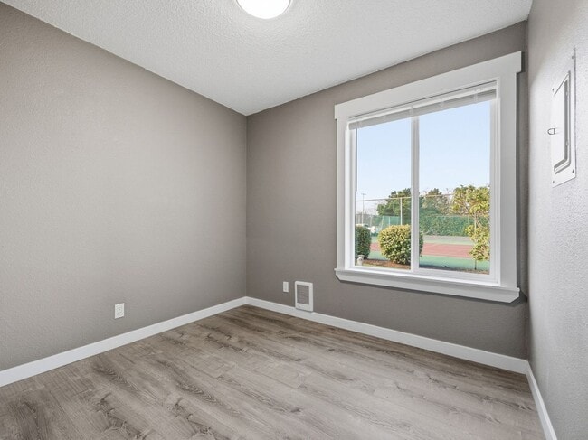 Building Photo - 336 NE Skipanon Dr