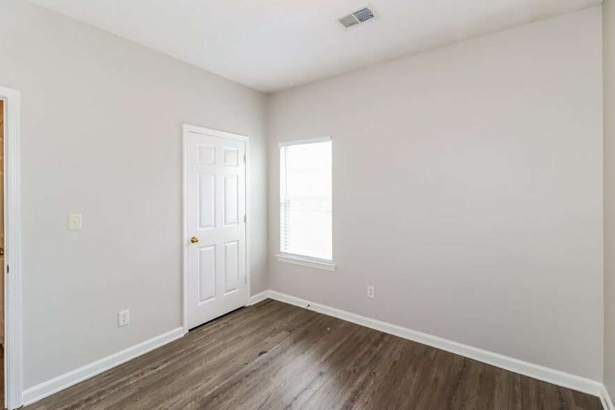 Building Photo - 7575 Glen Creek Ln