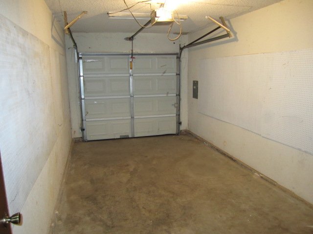 Building Photo - 802 Swan Lake Rd