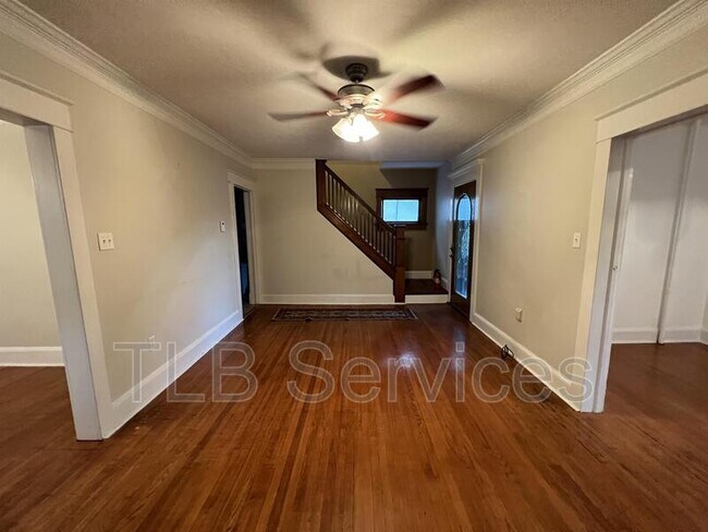 Building Photo - 519 School St