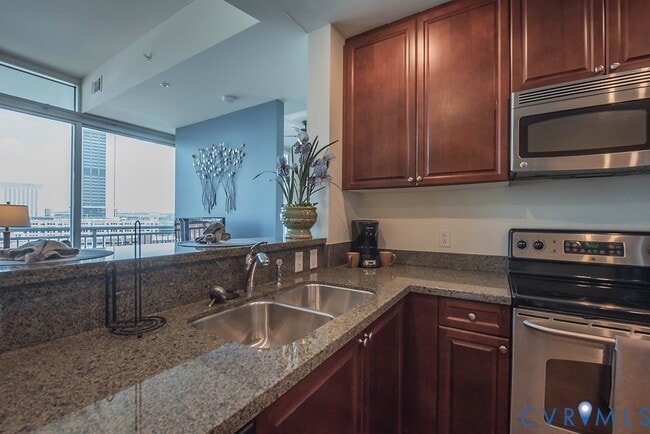 Building Photo - 301 Virginia St