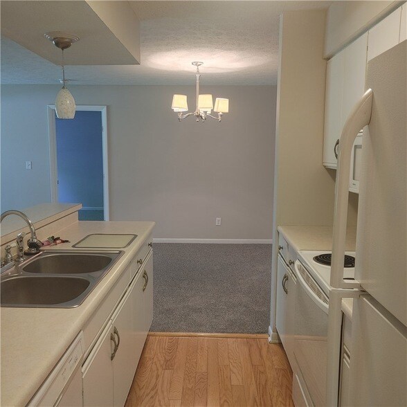 Building Photo - 6620 Green Branch Dr