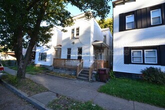 Building Photo - 310 E 16th St