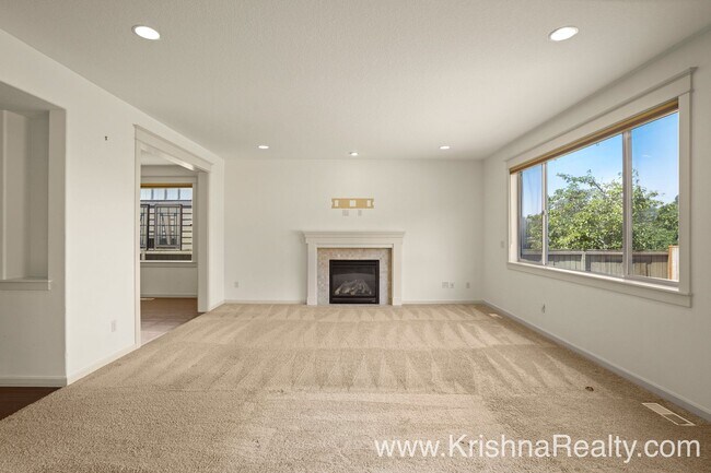 Building Photo - Stunning 4 BD* 2.5 BA* Single Family Home ...