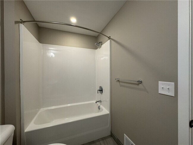 Building Photo - 593 Championship Dr