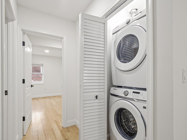 Building Photo - Modern update Petworth rowhouse near Fort ...