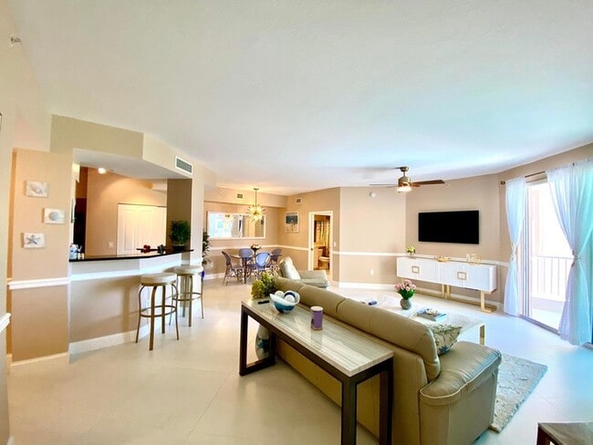 Building Photo - 806 E Windward Way