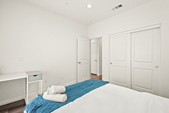 Building Photo - Spacious & Stylish 4 Bed 3 Bath in Chino P...