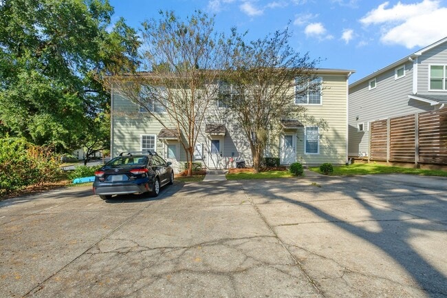 Building Photo - Midtown Tallahassee Townhome