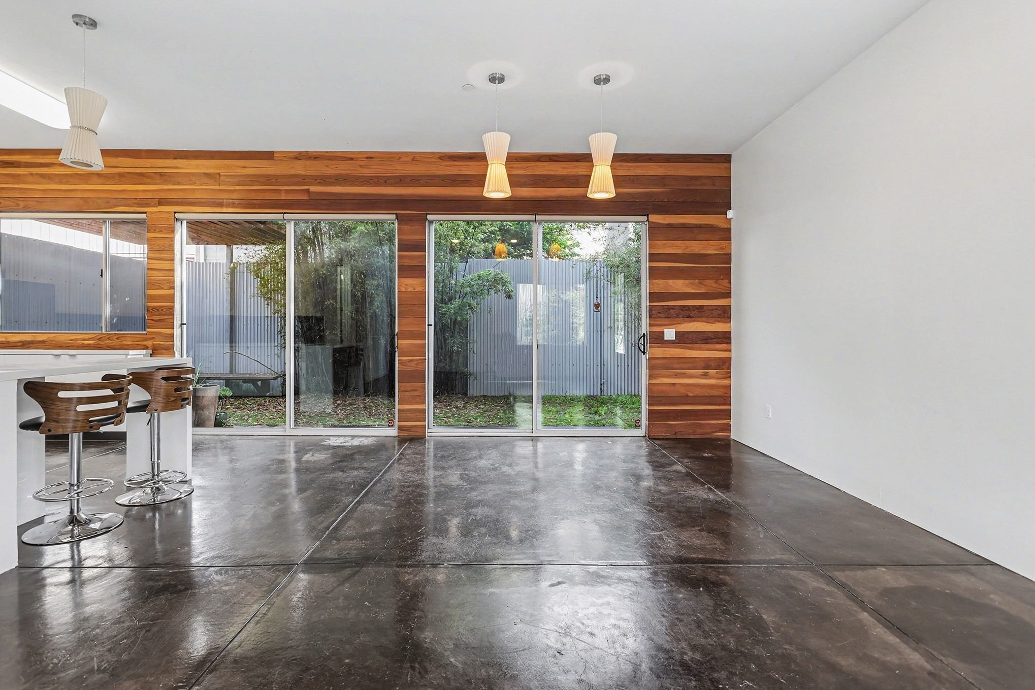 Building Photo - 3425 Louise St