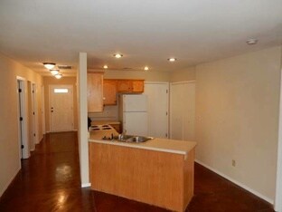 Building Photo - 1112 S Clifton Ave