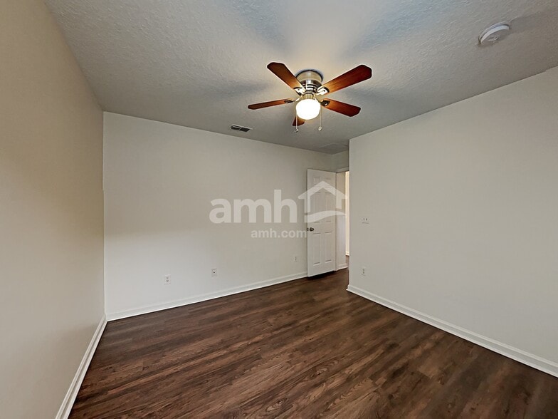 Building Photo - 10008 Lancashire Dr