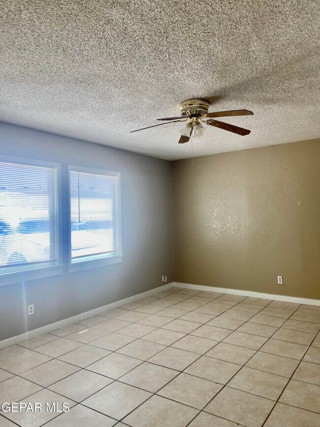 Building Photo - 601 Lomaland Dr