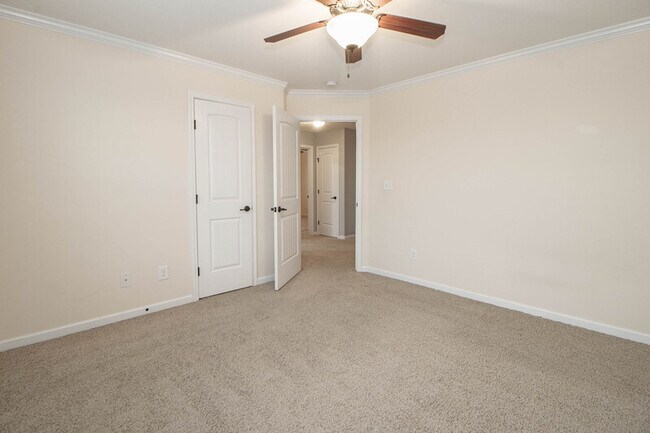 Building Photo - 1540 Edgewater Ln
