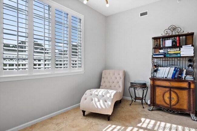 Building Photo - 3303 Myrtlewood Cir E
