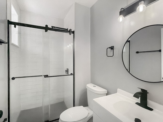 Building Photo - 733 N Linwood Ave