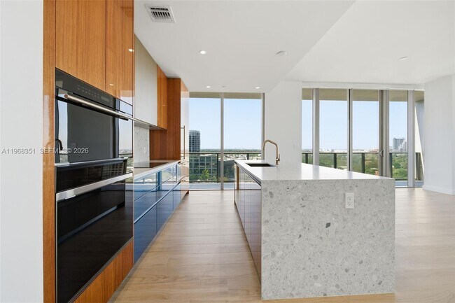 Building Photo - 2678 Tigertail Ave