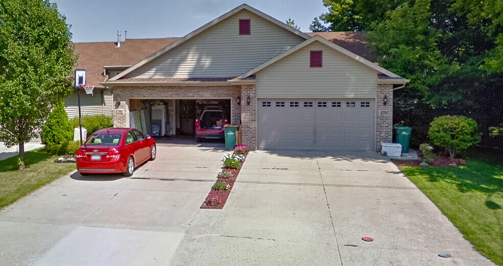 Primary Photo - 5707 Lake Edge Rd