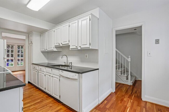 Building Photo - Great 2BR 2BA in Kenwood Forest Community in Downtown Bethesda