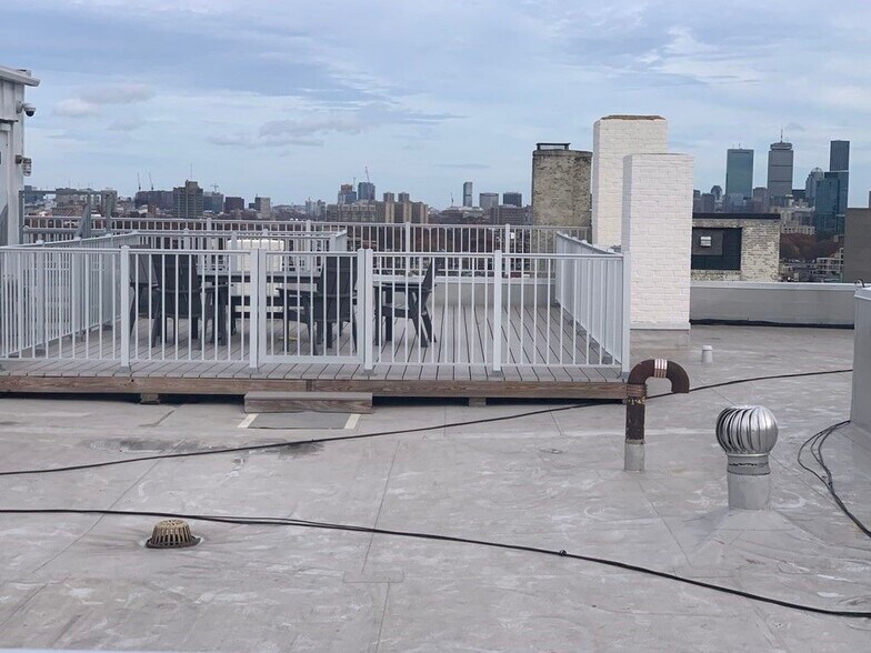 Building Photo - 1454 Beacon St