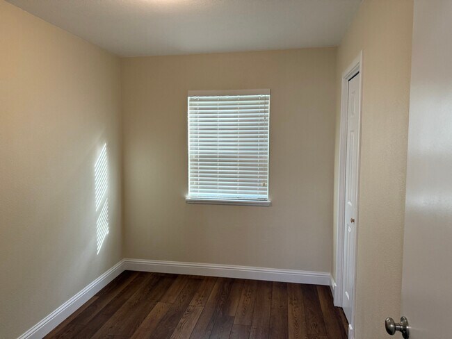 Building Photo - 6015 8th Ave