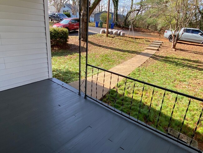 Building Photo - West Asheville Home