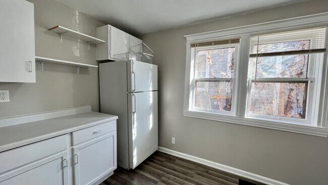 Building Photo - 860 Tenth NW