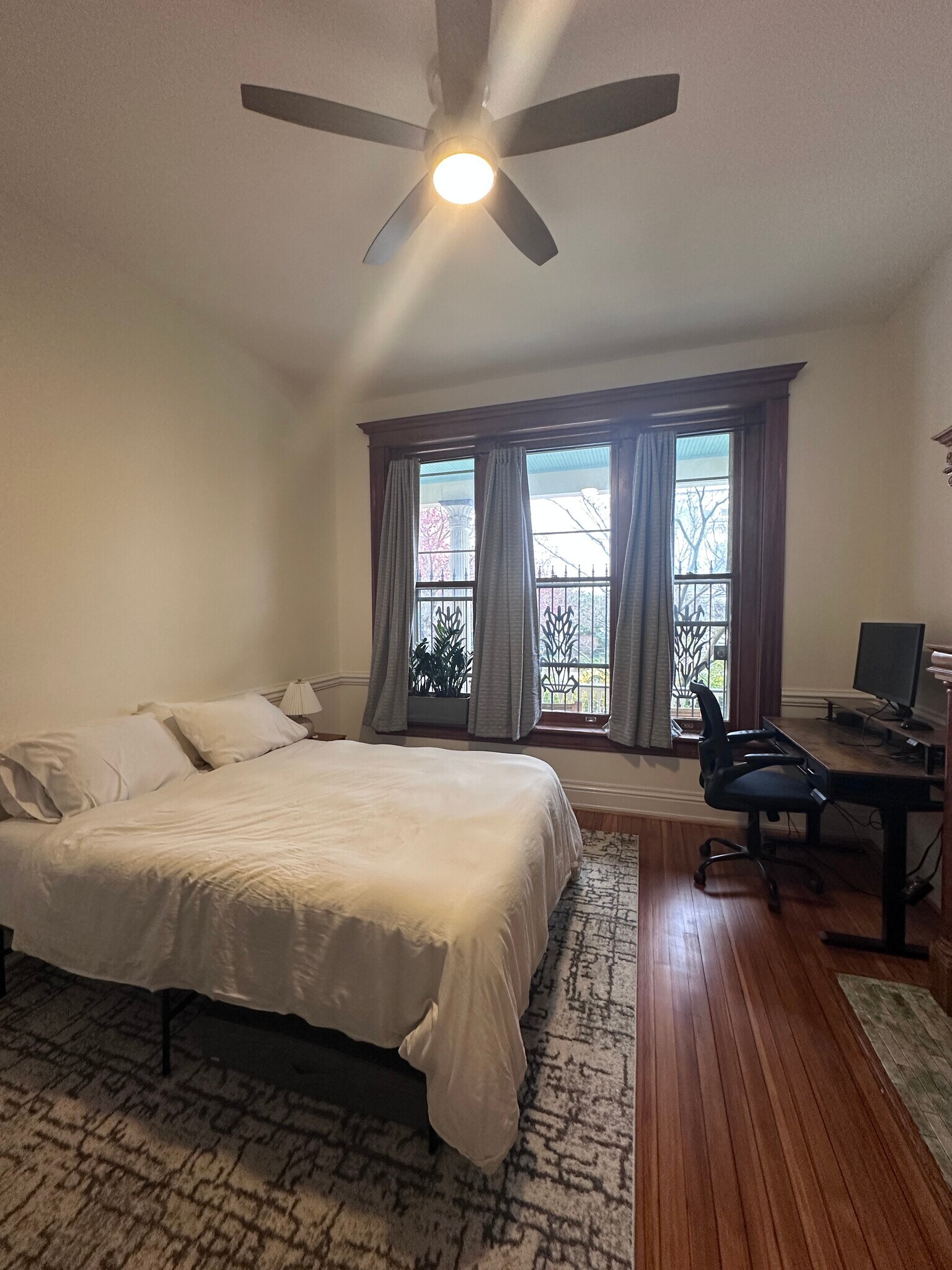 Building Photo - 2329 W Grace St