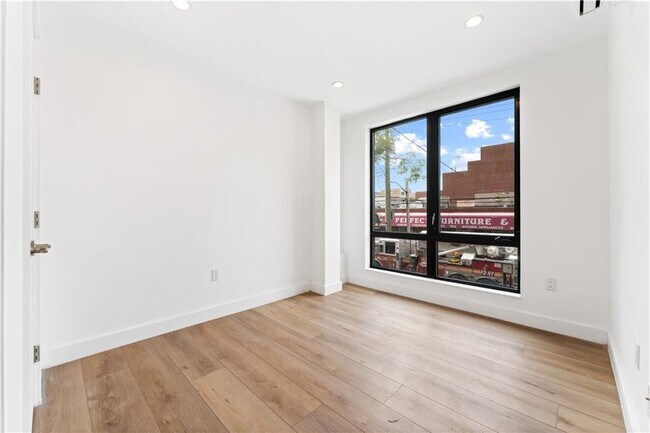 Building Photo - 901 60th St