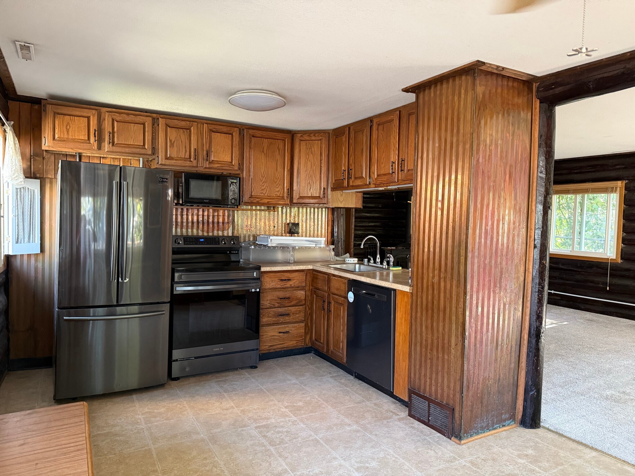 Kitchen-stainless steel appilances - 4407 Outlook St