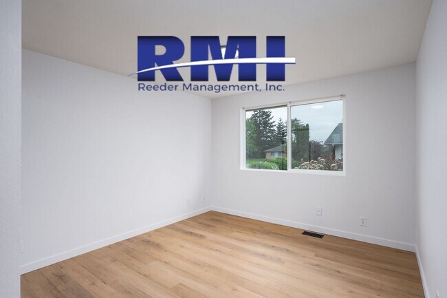 Building Photo - Charming 3 Bedroom 1.5 bathroom home awaits!