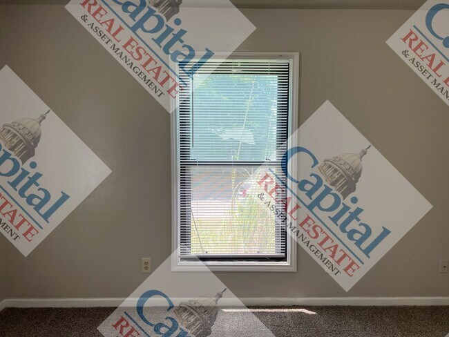 Building Photo - Charming 2 Bedroom