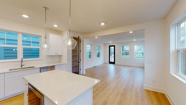 Building Photo - Beautiful 4 Bedroom House in East Nashville Coming Soon!