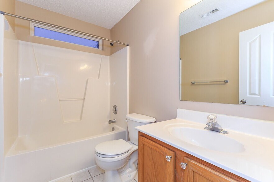 Building Photo - 15239 Pangborn Pl
