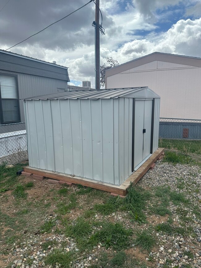 Building Photo - 2025 E Jemez Rd