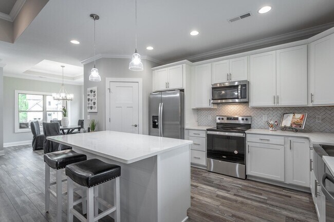 Building Photo - 8955 Silver Maple Dr