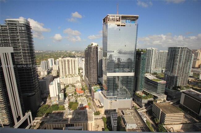 Building Photo - 950 Brickell Bay Dr