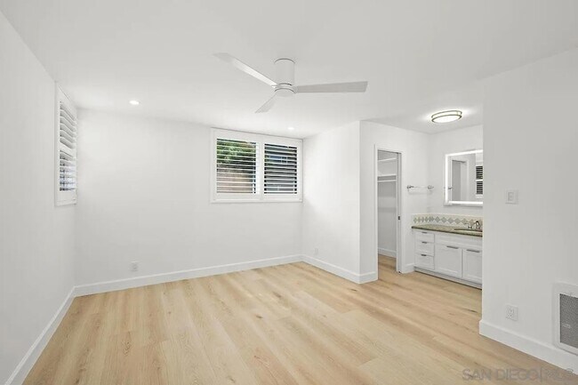 Building Photo - 325 S Sierra Ave