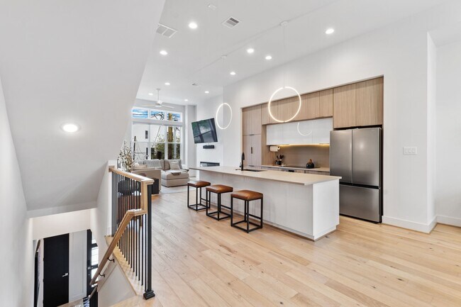 Building Photo - 1504 Ennis St