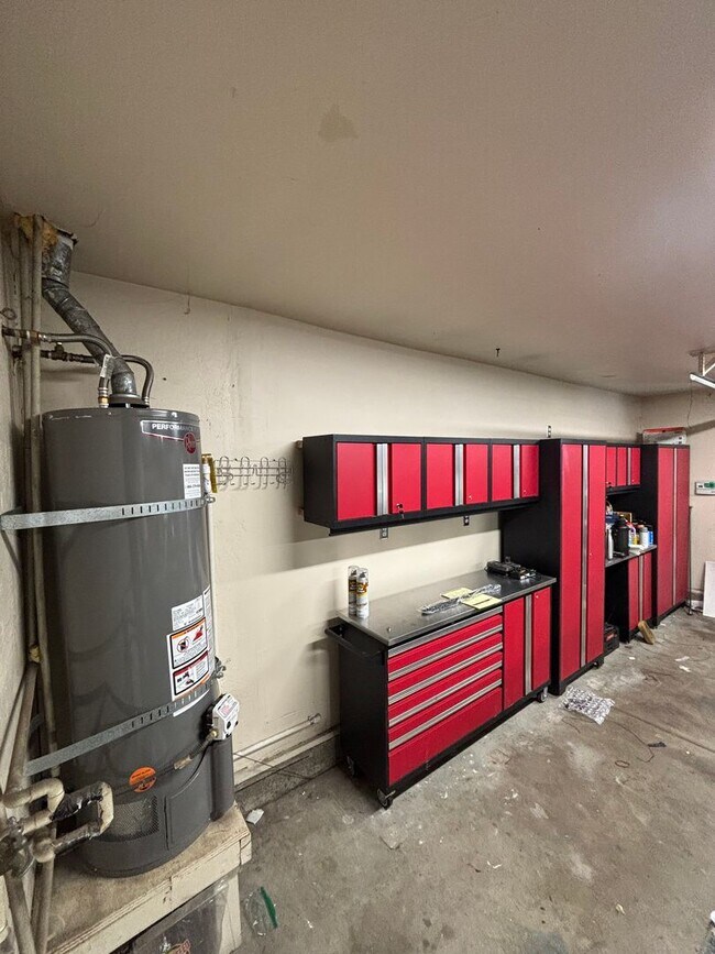 Building Photo - Move-In Ready Home with Remodeled Kitchen and Baths