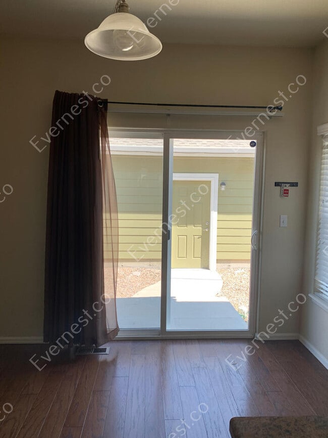 Building Photo - 3-Bed/ 3-Bath Modern Town Home with Attached Garage and Front Porch /Voucher Accepted/Available S...