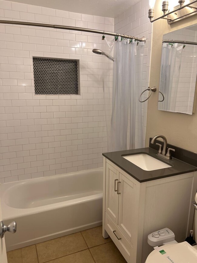 Building Photo - 4831 E Hampton St