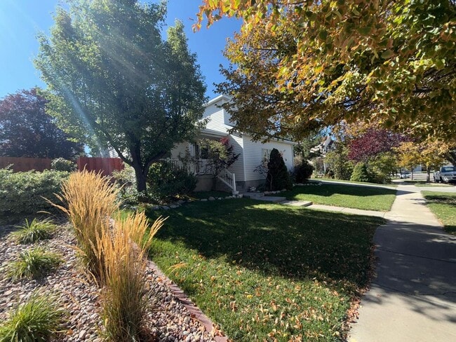 Building Photo - Spacious Tri-Level Home for Rent in Tooele...