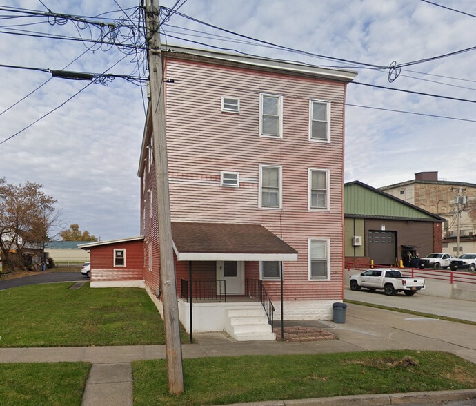 Primary Photo - 208 Jefferson Ave
