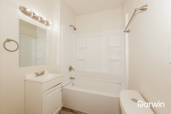 Building Photo - 1106 N Oakland Ave