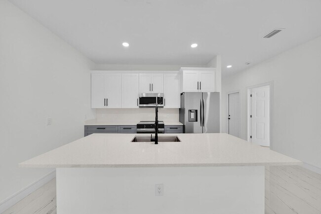 Building Photo - 125 Pennfield St